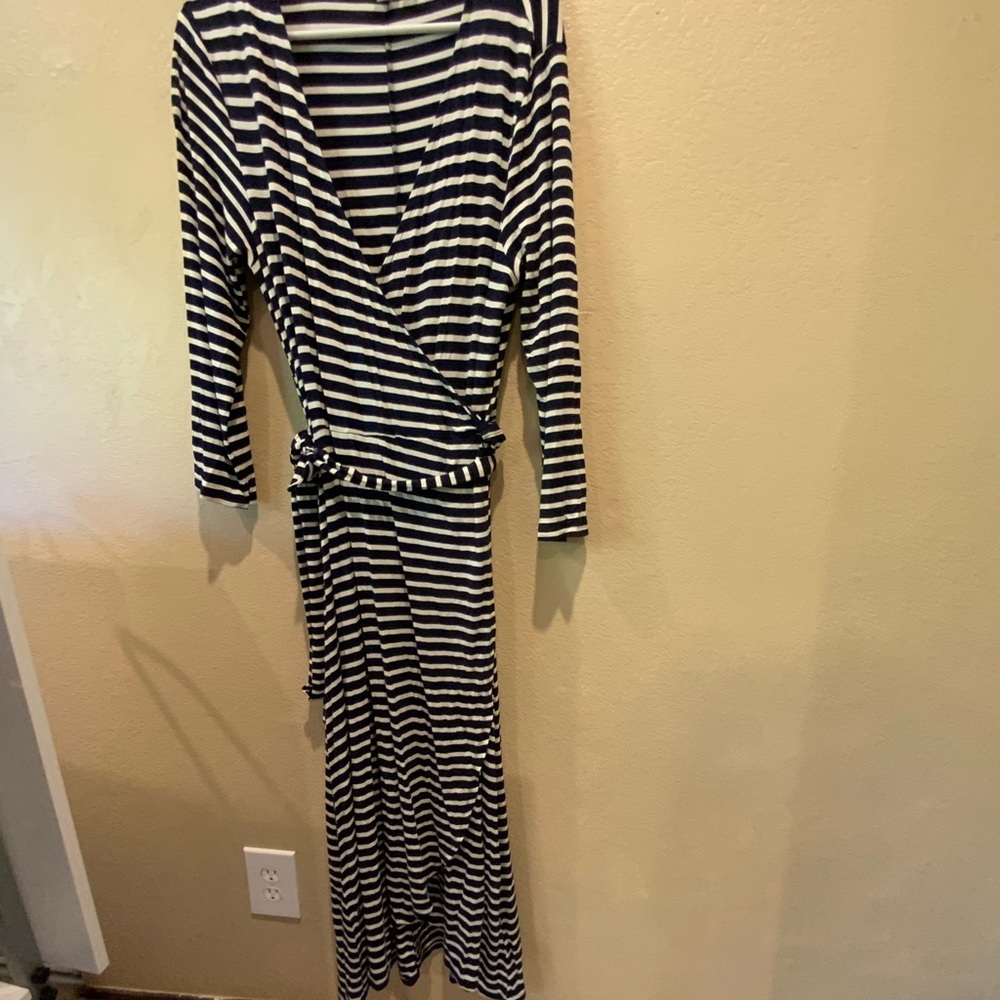 GAP Navy/white wrap midi dress. Soft,stretch and flattering. Sz LT